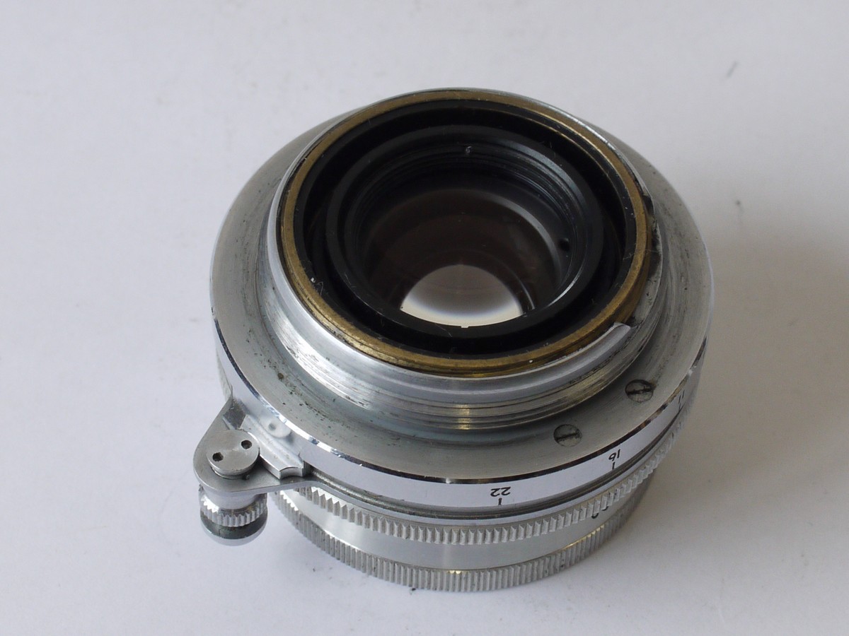 mwclassiccameras-20230901-45 Tokyo Kogaku Japan 3.5cm f2.8 Topcor coated chrome lens in Leica L39 rangefindfer coupled screw mount. RARE LEICA COPY LENS