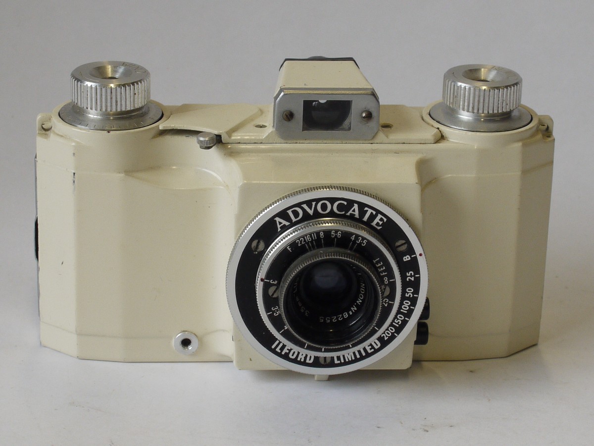 mwclassiccameras-20230901-56 Ilford Advocate 35mm white enamelled camera with Wray 35mm f3.5 Lustrar lens UNCOMMON WITH WRAY LENS