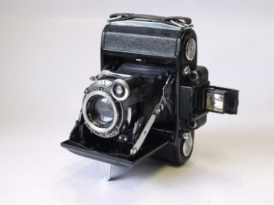 Zeiss Ikon Super Ikonta 530 6x4.5 folding coupled rangefinder camera with 7cm f3.5 Tessar single coated lens in Compur shutter + case