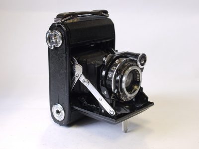 Zeiss Ikon Super Ikonta 530 6x4.5 folding coupled rangefinder camera with 7cm f3.5 Tessar single coated lens in Compur shutter + case