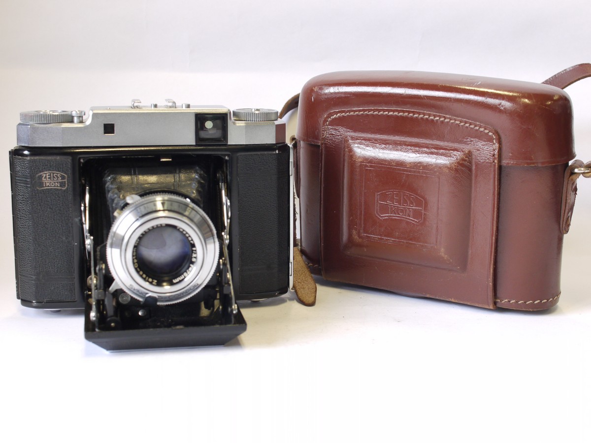 mwclassiccameras-20230908-110 Zeiss Ikon Super Ikonta 3 531/16 6x6 on 120 folding coupled rangefinder camera with Zeiss Opton 75mm f3.5 Tessar coated lens in Suynchro Compur shutter + Zeiss ER case