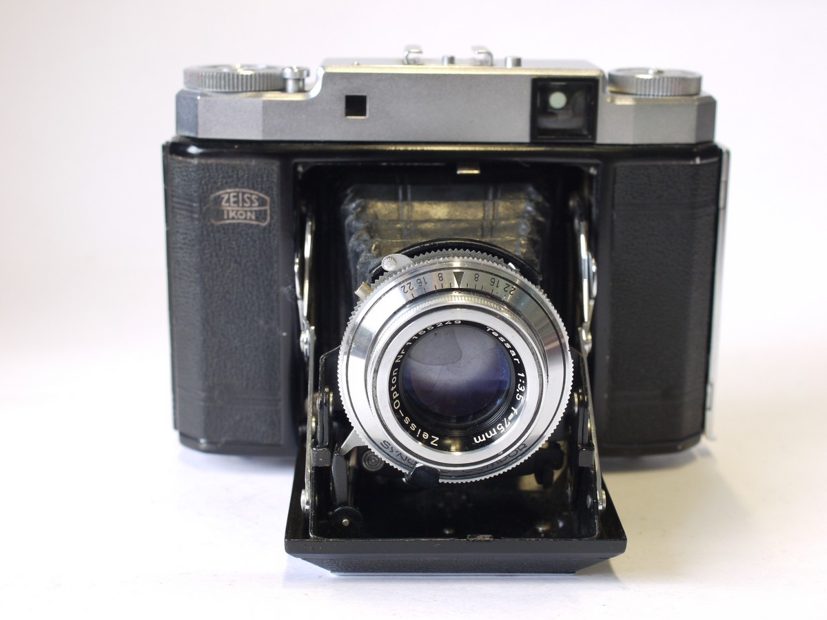 mwclassiccameras-20230908-111 Zeiss Ikon Super Ikonta 3 531/16 6x6 on 120 folding coupled rangefinder camera with Zeiss Opton 75mm f3.5 Tessar coated lens in Suynchro Compur shutter + Zeiss ER case
