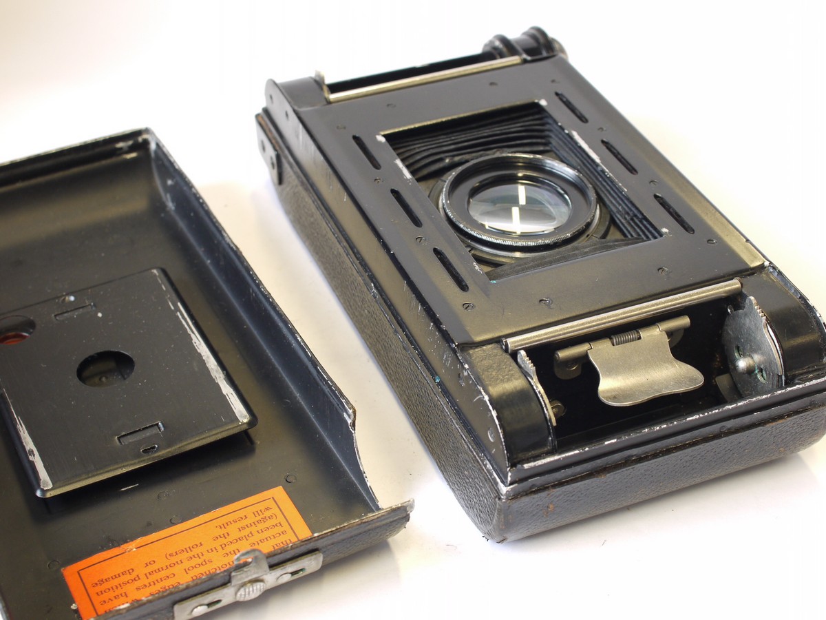 mwclassiccameras-20230908-126 Dallmeyer Rollfilm Speed Camera 6x9 on 120 Rollfilm camera c1920-29 with updard front movement, with 4 1/4 inch f2.9 Pentac lens in Compur shutter. RARE