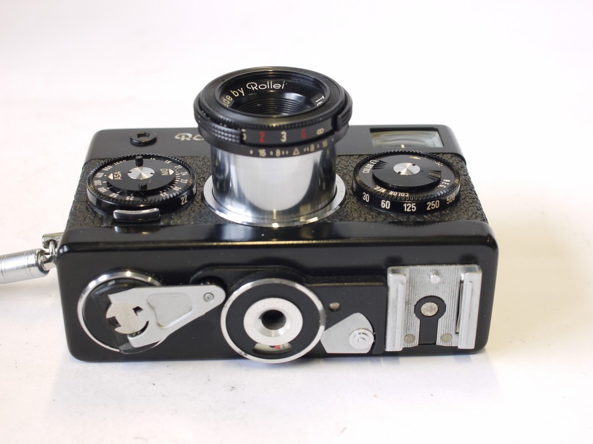 mwclassiccameras-20230908-130 Rollei 35 CDS metered compact camera, black, with 40mm f3.5 Tessar collapsible lens, with Rollei front cap & wrist strap