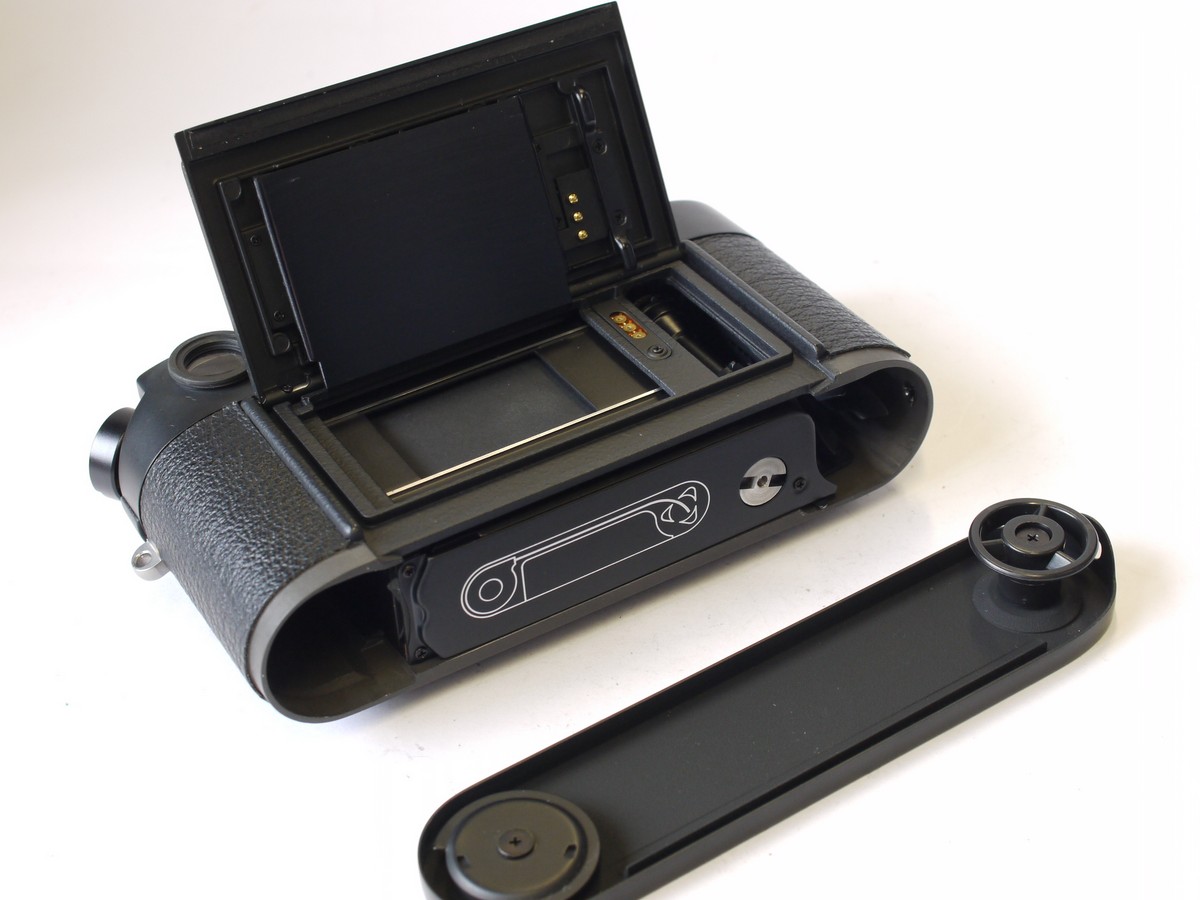 mwclassiccameras-20230908-176 Leica M6 black anodised body (No.1906245) c1991, with 0.72 Standard viewfinder & with 6 bright-line finder frames