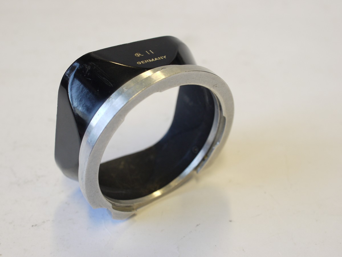 mwclassiccameras-20230915-33 Rollei Bayonet 2 Metal lens hood, for f3.5 Planar/Xenotar TLR lenses + Rollei leather case