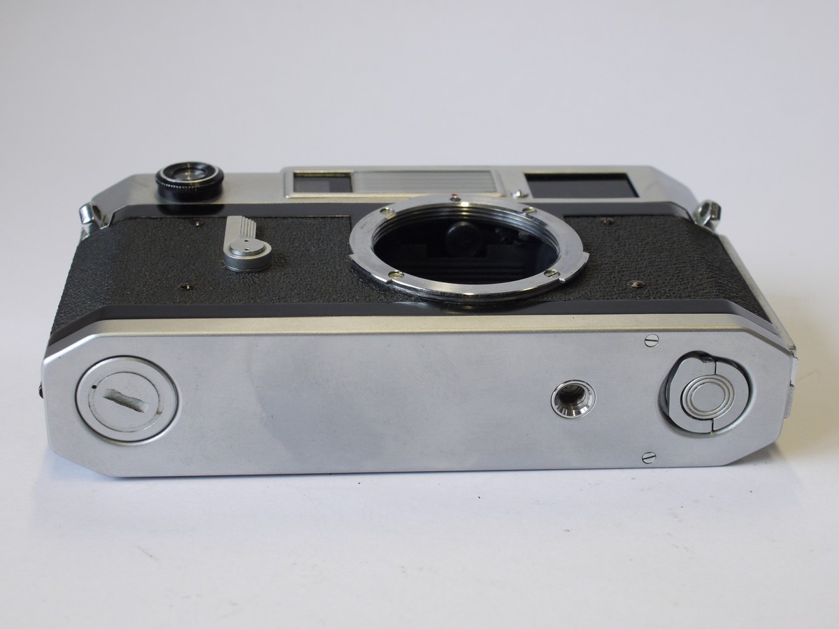 mwclassiccameras-20230922-135 Canon 7Sz Leica Copy body, chrome, CDS metered (No.120878)