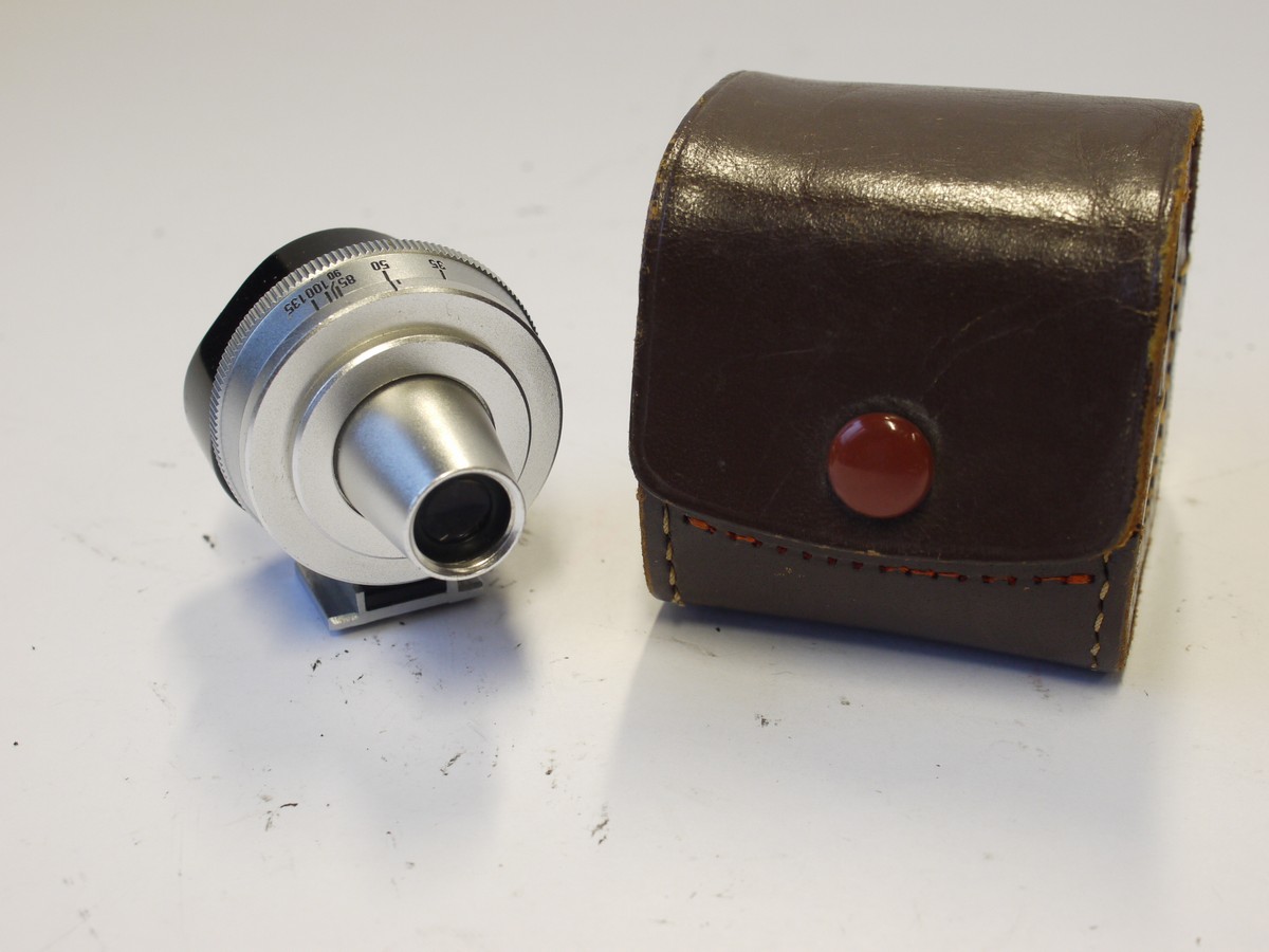 mwclassiccameras-20230922-245 Canon Universal Multi shoe finder, for 35, 50, 85, 90, 100 & 135mm + Canon brown leather case