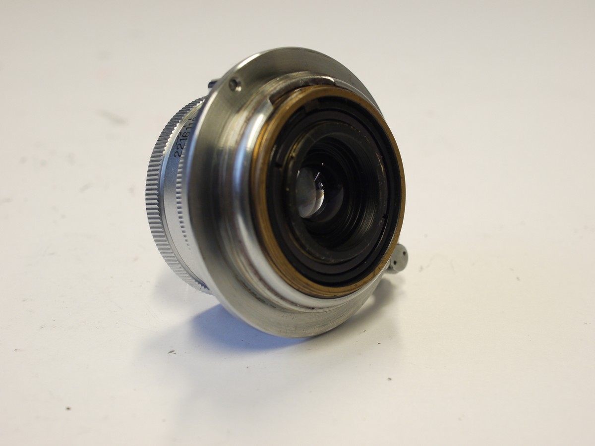 mwclassiccameras-20230922-260 Nikon Nippon Kogaku 2.8cm f3.5 W-Nikkor-C chrome Leica L39 RF coupled screw mount lens + Nikon front cap & a rear cap. RARE