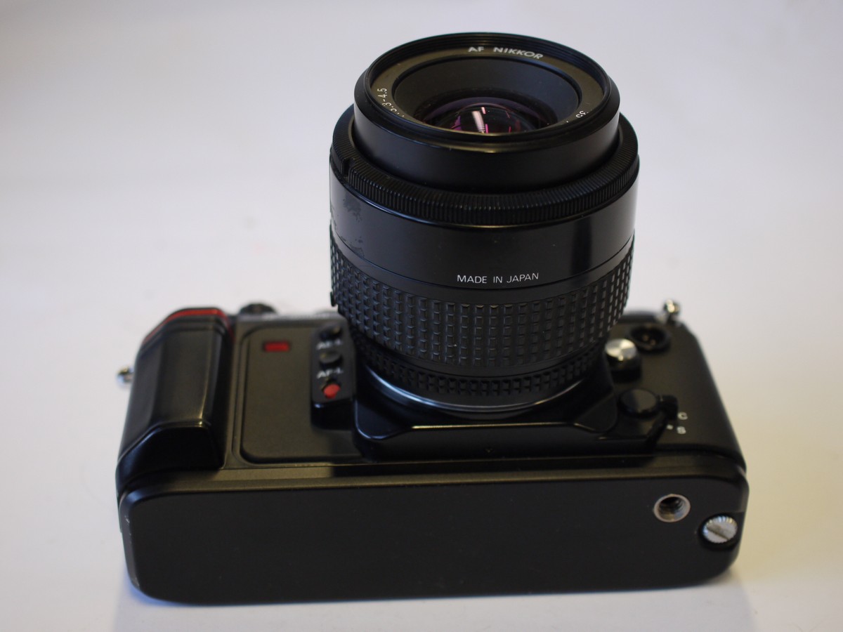 mwclassiccameras-20230929-103 Nikon F-501 35mm AF SLR + Nikon 35-70mm f3.3-4.5 AF Nikkor with Nikon front cap