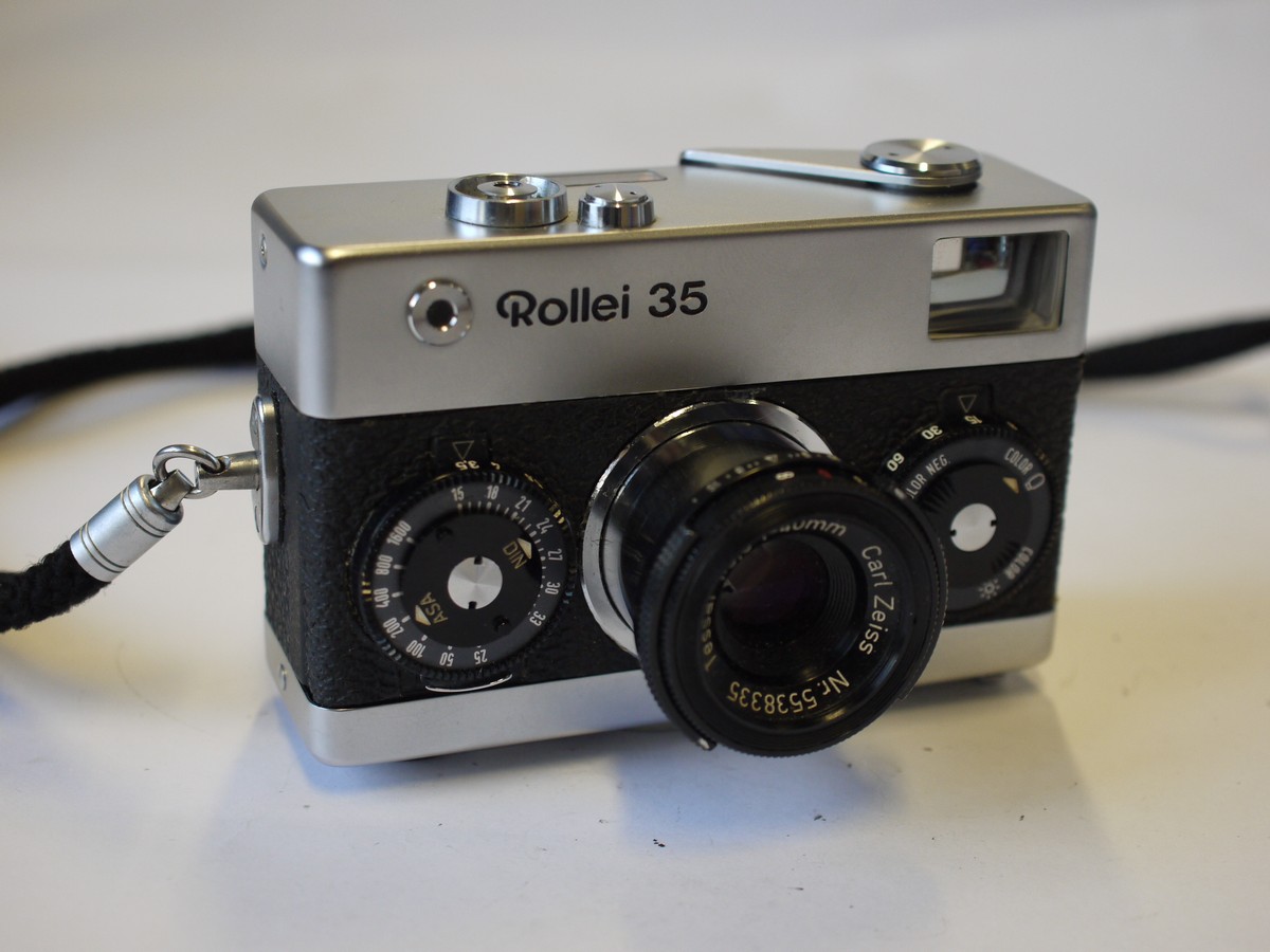mwclassiccameras-20230929-11 Rollei 35 chrome compact camera, CDS metered, with Carl Zeiss 40mm f3.5 Tessar collapsible lens with Compur shutter + Rollei Wrist Strap