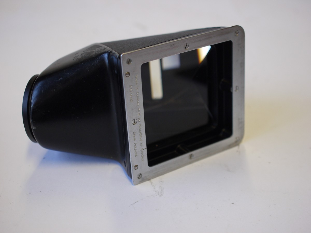 mwclassiccameras-20230929-231 Hasselblad 45 degree Prism finder for V type cameras + base cover
