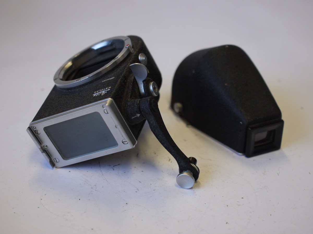 mwclassiccameras-20230929-243 Leitz Visoflex 2 housing with M bayonet front lens & L39 screw rear camera mounts + right-angle eye-level finder