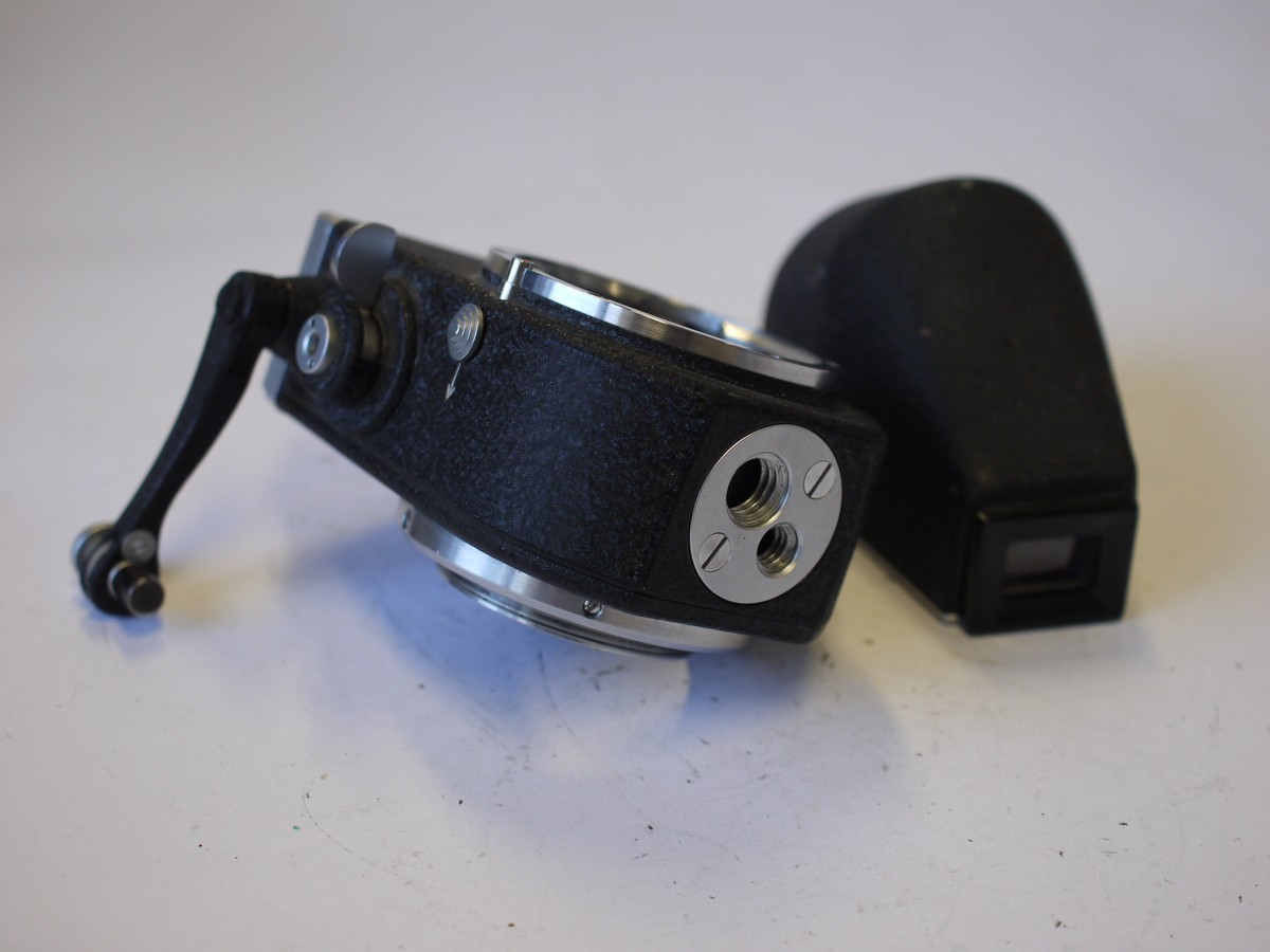 mwclassiccameras-20230929-244 Leitz Visoflex 2 housing with M bayonet front lens & L39 screw rear camera mounts + right-angle eye-level finder