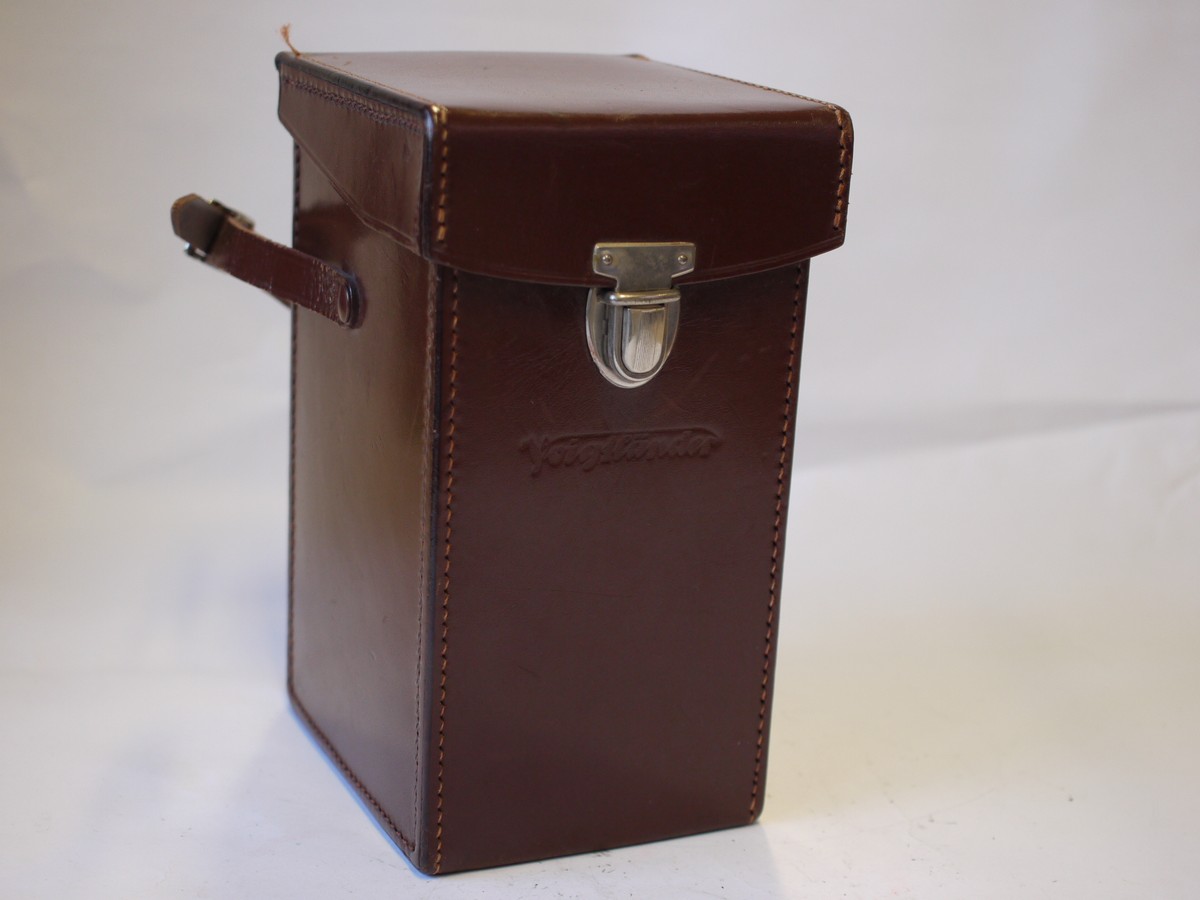 mwclassiccameras-20230929-358 Voigtlander brown leather case for the Prominent Telomar reflex housing