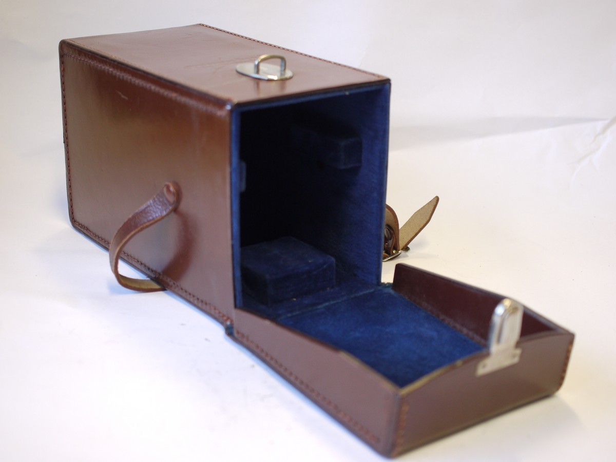 mwclassiccameras-20230929-360 Voigtlander brown leather case for the Prominent Telomar reflex housing