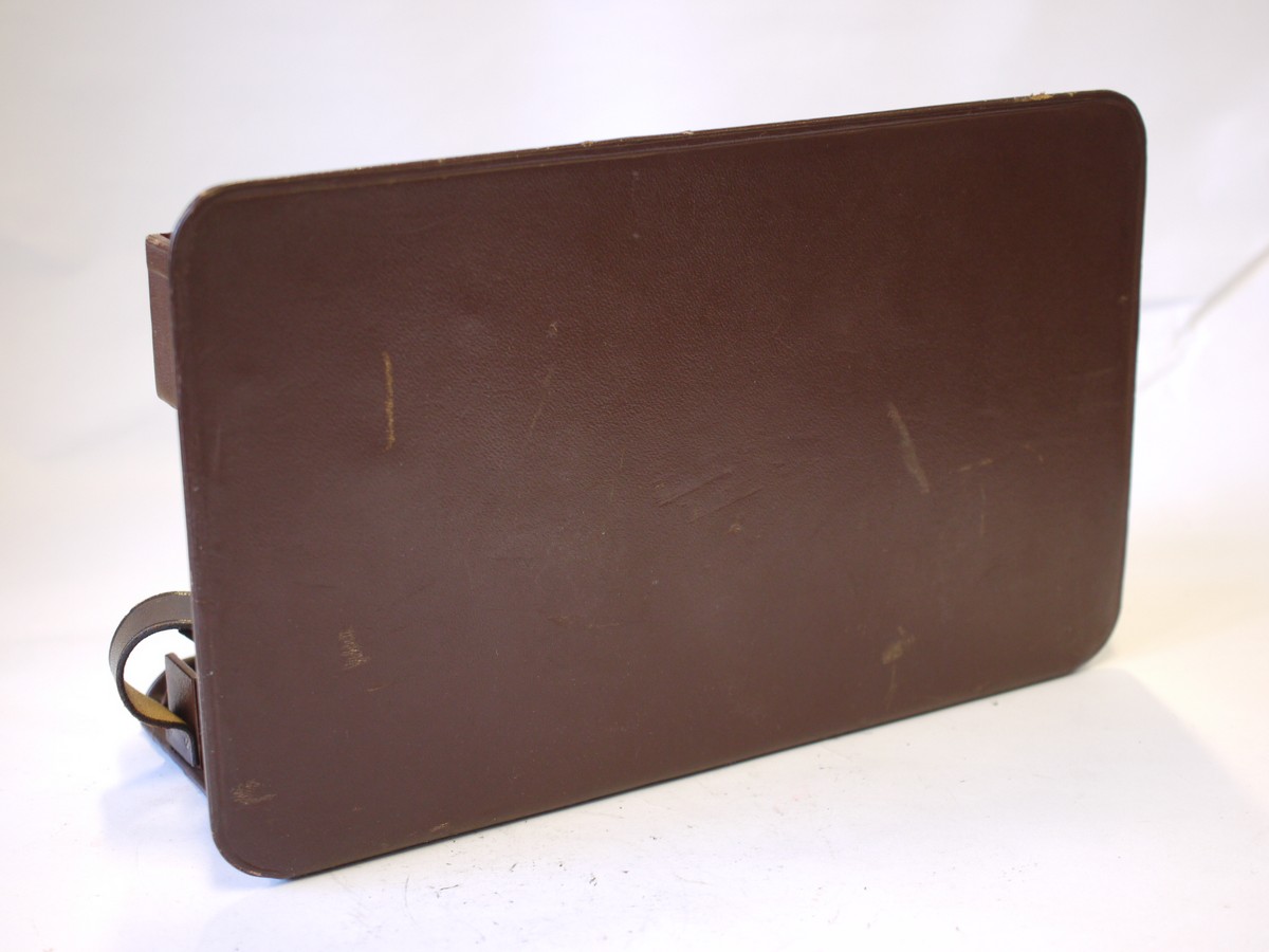 mwclassiccameras-20230929-365 One-piece carrying case insert, Brown coloured, for Leica M camera, 5 lenses, 5 filters & spectacle finder. 250 x 140 x 150mm