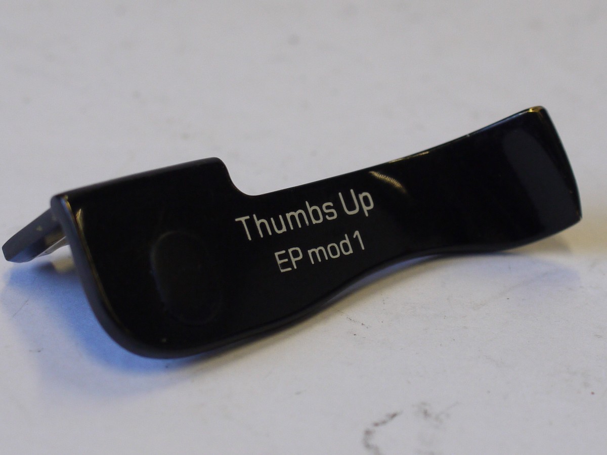 mwclassiccameras-20230929-368 Match Technical CH-TSI Thumbs Up EP Mod.1 Grip, black paint, for the Leica M cameras