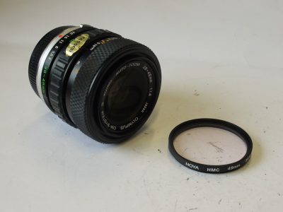 Olympus 135mm f3.5 E Zuiko Auto-T manual focus OM mount lens with built-in lens hood  Skylight 1A filter & rear cap