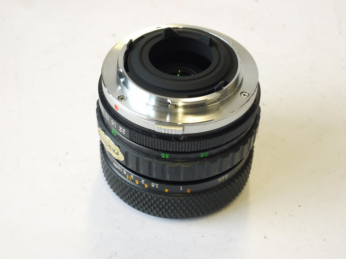 mwclassiccameras-20231006-149 Olympus 135mm f3.5 E Zuiko Auto-T manual focus OM mount lens with built-in lens hood Skylight 1A filter & rear cap