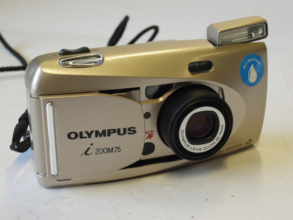 mwclassiccameras-20231006-230 Olympus i Zoom 75 35mm APS compact camera with 28-70mm lens + wrist strap & pouch case. Needs APS film to use
