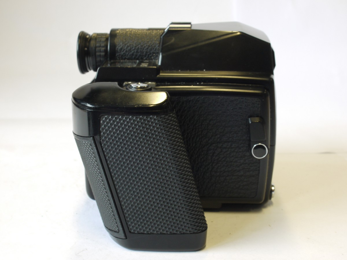 mwclassiccameras-20231006-41 Pentax 645 Medium Format SLR body (6x4.5) with 120 Film insert & Battery (Battery charged by USB connection)