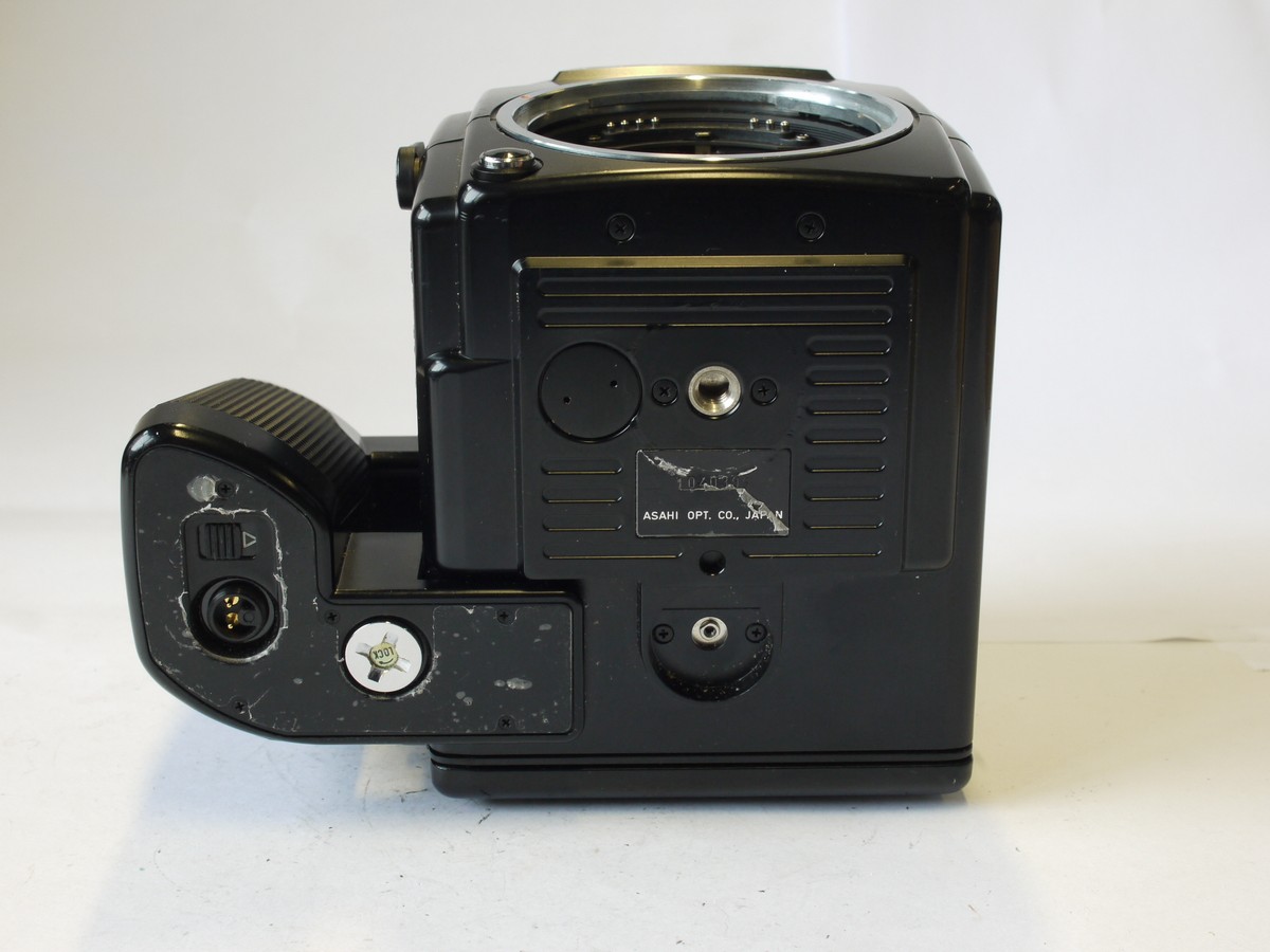 mwclassiccameras-20231006-42 Pentax 645 Medium Format SLR body (6x4.5) with 120 Film insert & Battery (Battery charged by USB connection)