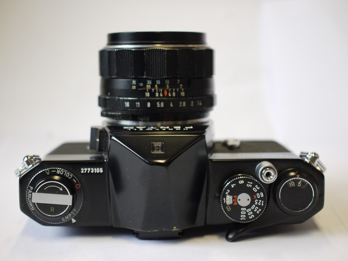 mwclassiccameras-20231020-10 Honeywell Pentax Spotmatic 35mm SLR, BLACK + 50mm f1.4 Super-Multi-Coated TAKUMAR M42 screw mount lens