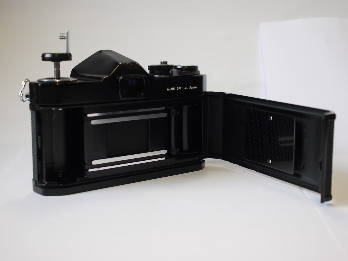 mwclassiccameras-20231020-13 Honeywell Pentax Spotmatic 35mm SLR, BLACK + 50mm f1.4 Super-Multi-Coated TAKUMAR M42 screw mount lens