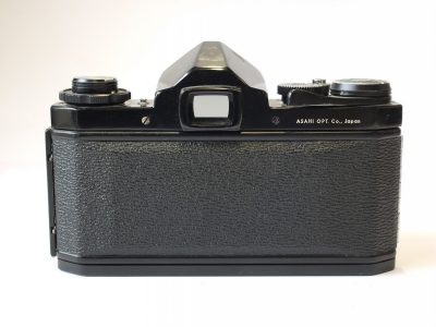 Pentax SV 35mm SLR body, BLACK, M42 screw mount. NON-WORKING SHUTTR/WIND-ON MECHANISM