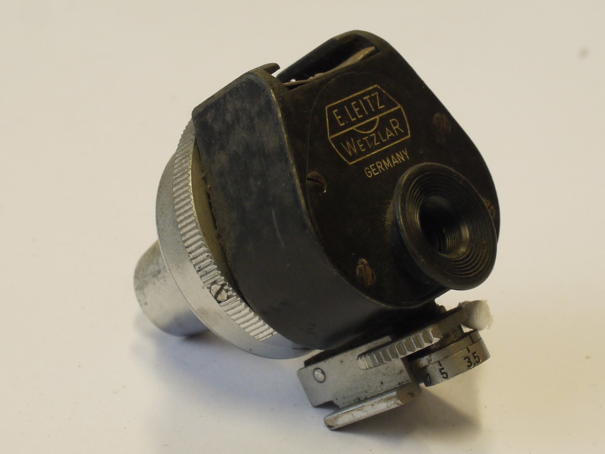 mwclassiccameras-20231020-263 Leitz Universal Multi-Finder, shoe mounting, for 35, 50, 85, 90 & 135mm (VIOOH) NON-WORKING