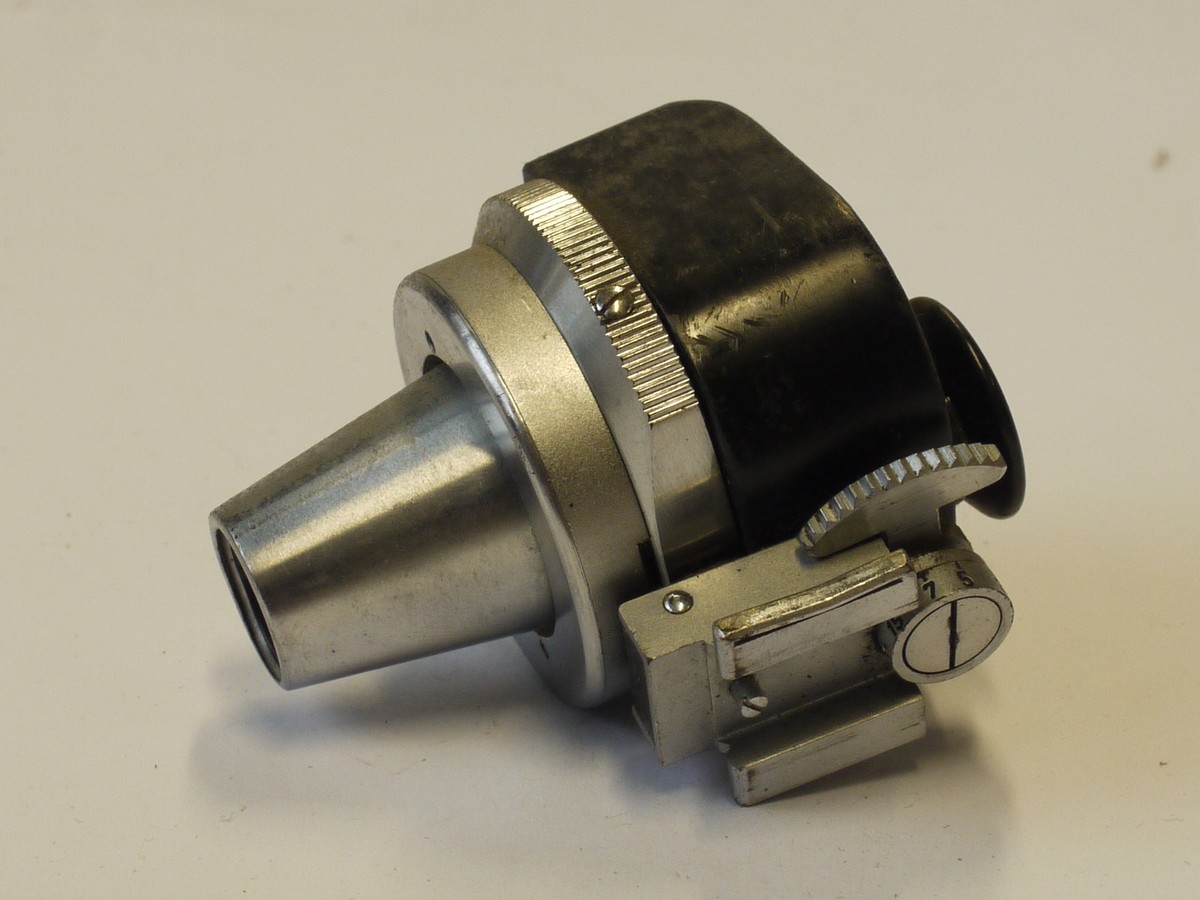 mwclassiccameras-20231020-264 Leitz Universal Multi-Finder, shoe mounting, for 35, 50, 85, 90 & 135mm (VIOOH) NON-WORKING