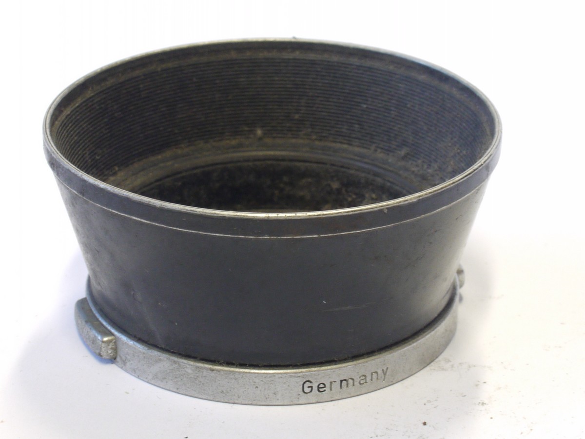 mwclassiccameras-20231020-303 Leitz Clip-on metal lens hood for 3.5cm Summaron & 5cm Sumnmicron rangefinder lenses