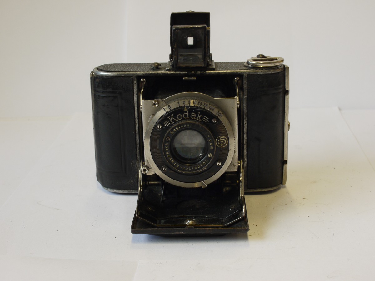 mwclassiccameras-20231027-117 Kodak Vollenda 3x4cm on 127 folding camera c1932-37 with Albada finder & Schneider 5cm f3.5 Radionar lens in Compur shutter