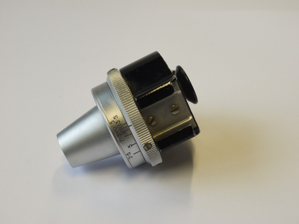 mwclassiccameras-20231027-205 Wray Universal shoe finder, black & chrome, Lyre shaped, inscribed "W6/WF/0410" British miitary marking. Cpy of Leitz VIOOH