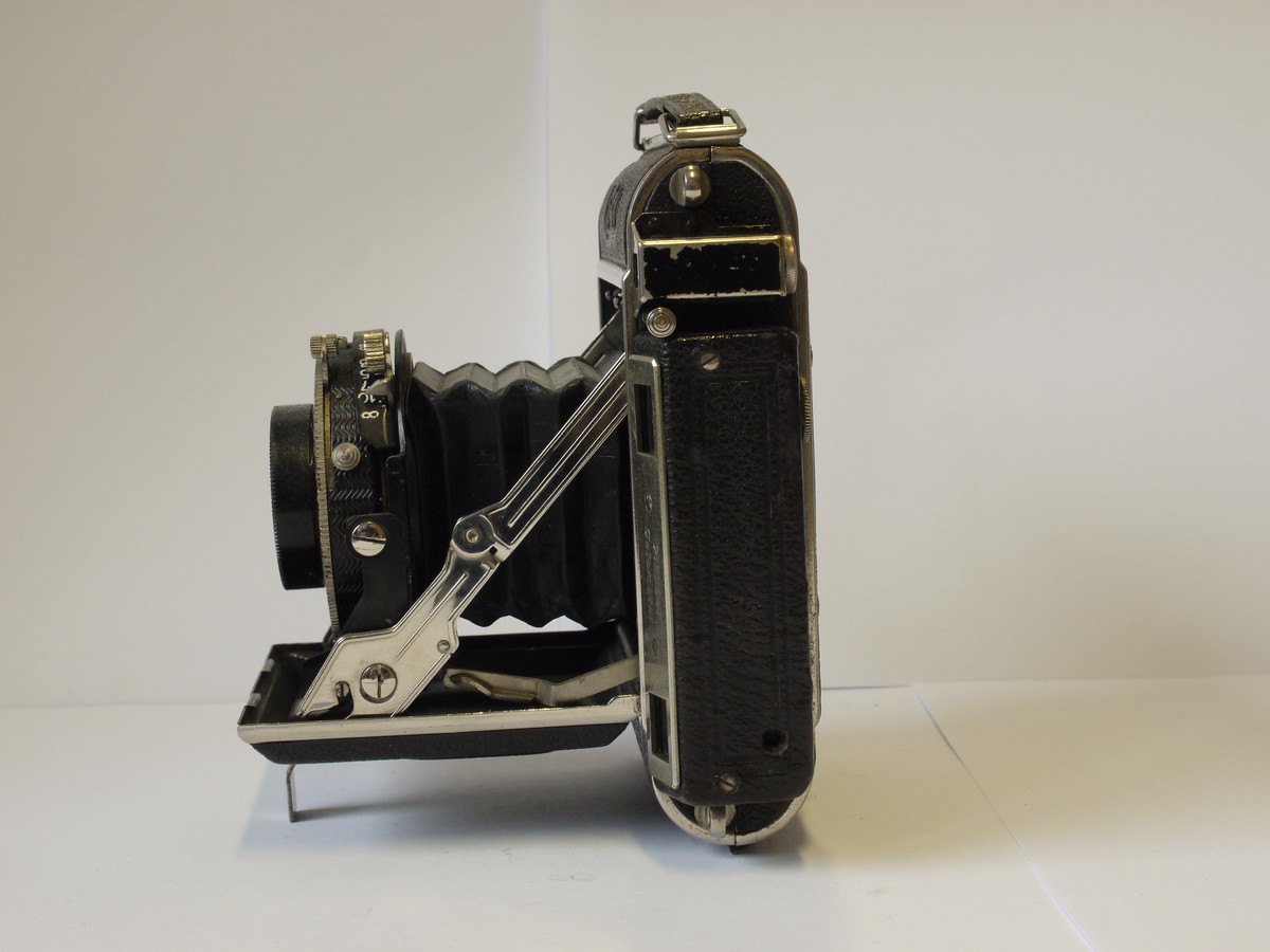 mwclassiccameras-20231027-21 Plaubel Roll-Op 6x4.5 folding coupled rangefinder camera, with additional direct viewfinder, with Plaubel 7.5cm f2.8 Antocomar lens in Compur shutter