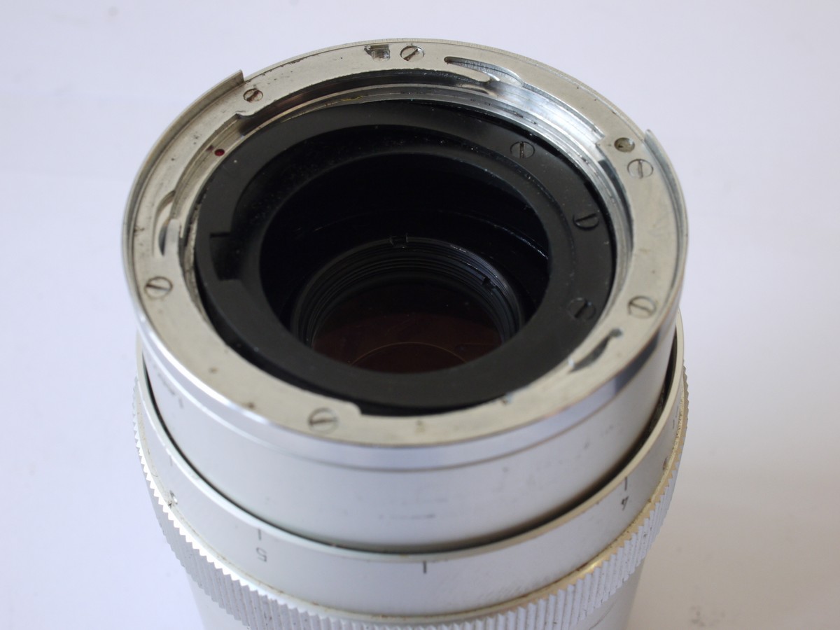 mwclassiccameras-20231027-320 Carl Zeiss 135mm f4 Sonnar chrome Contarex lens + Zeiss bayonet front cap