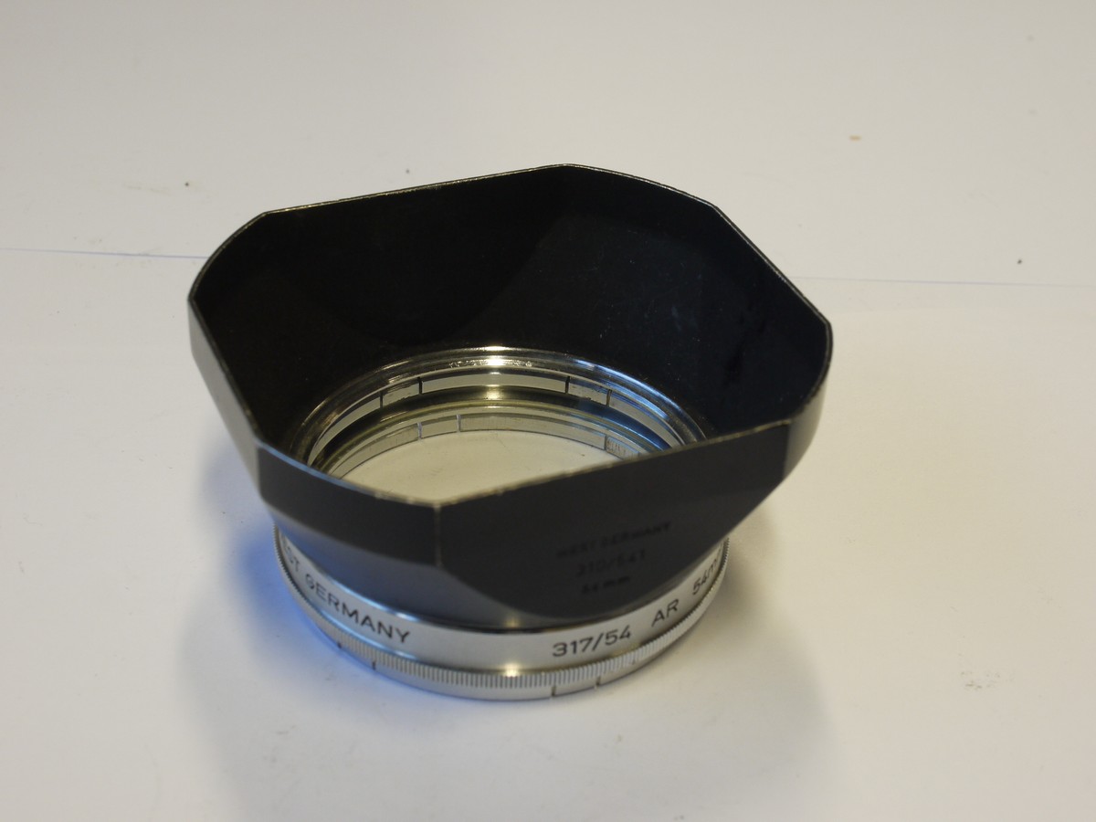 mwclassiccameras-20231027-402 Voigtlander 54mm push-on UV filter (317/54) + 54mm screw-in black metal lens hood (310/541)