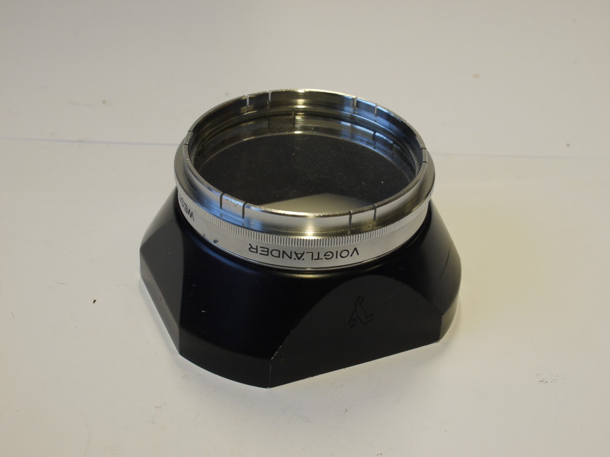 mwclassiccameras-20231027-403 Voigtlander 54mm push-on UV filter (317/54) + 54mm screw-in black metal lens hood (310/541)
