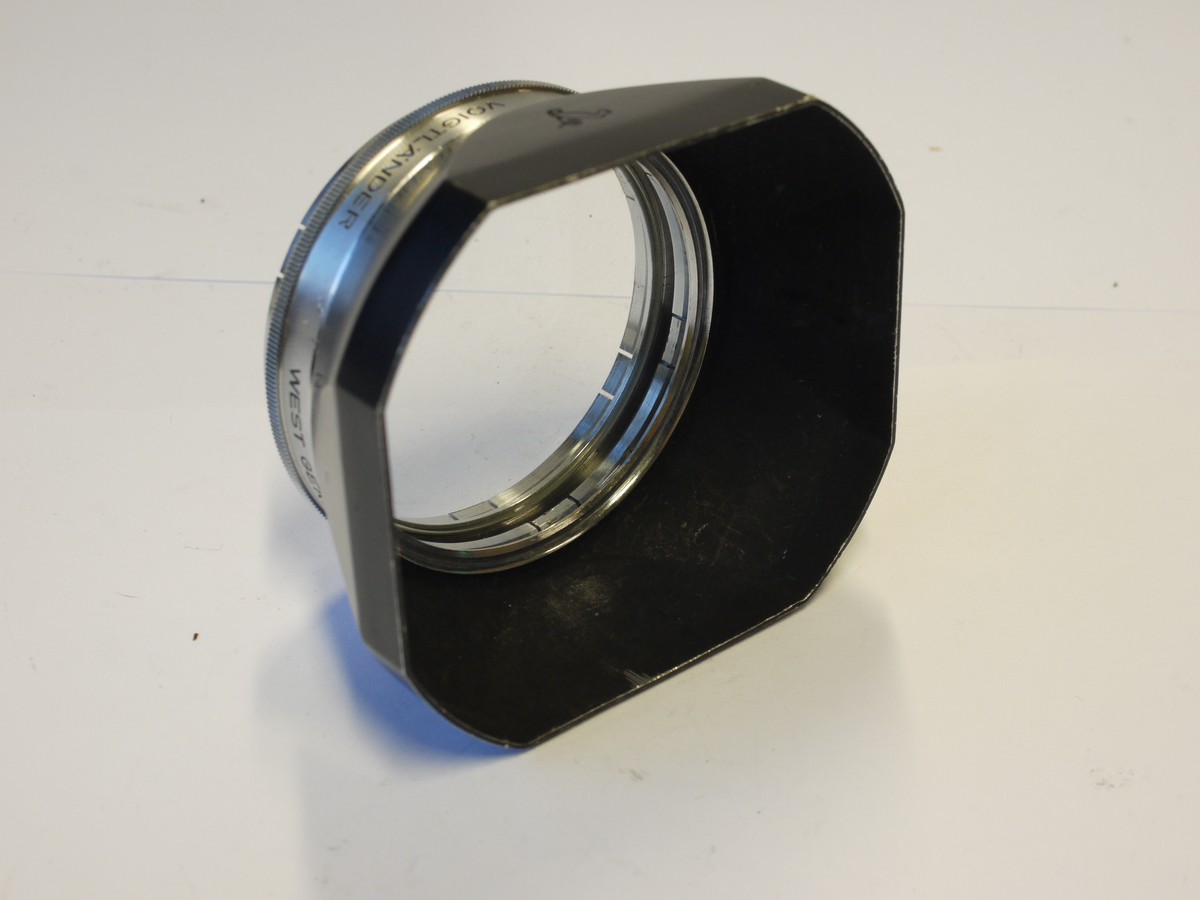 mwclassiccameras-20231027-404 Voigtlander 54mm push-on UV filter (317/54) + 54mm screw-in black metal lens hood (310/541)