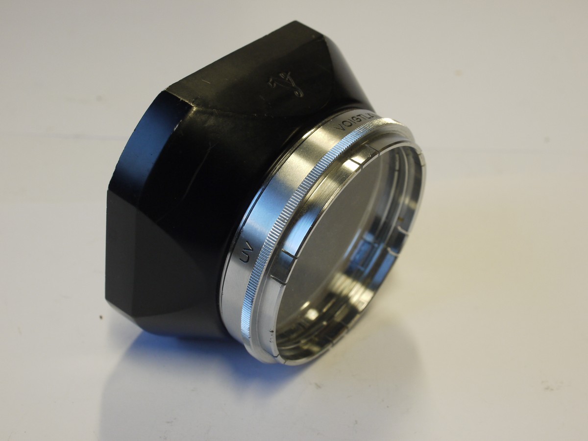 mwclassiccameras-20231027-405 Voigtlander 54mm push-on UV filter (317/54) + 54mm screw-in black metal lens hood (310/541)