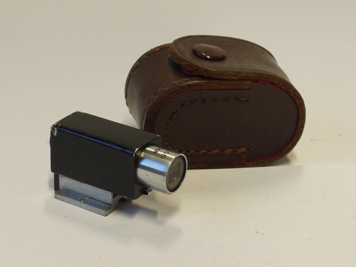 mwclassiccameras-20231027-497 Carl Zeiss Jena square shaped tubular multi-finder, accessory shoe mounting, reversible optical tube, for 50/135mm & 85/180mm (436/1) + leather case. UNCOMMON