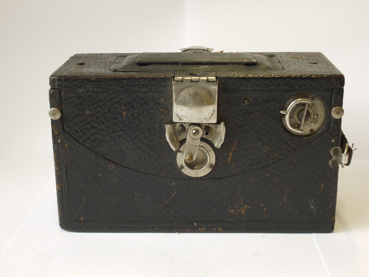mwclassiccameras-20231027-53 Kodak No.1 Panoram Model D 120 panoramic camera with replaced metal lens cover (hinging at the top, with no covering