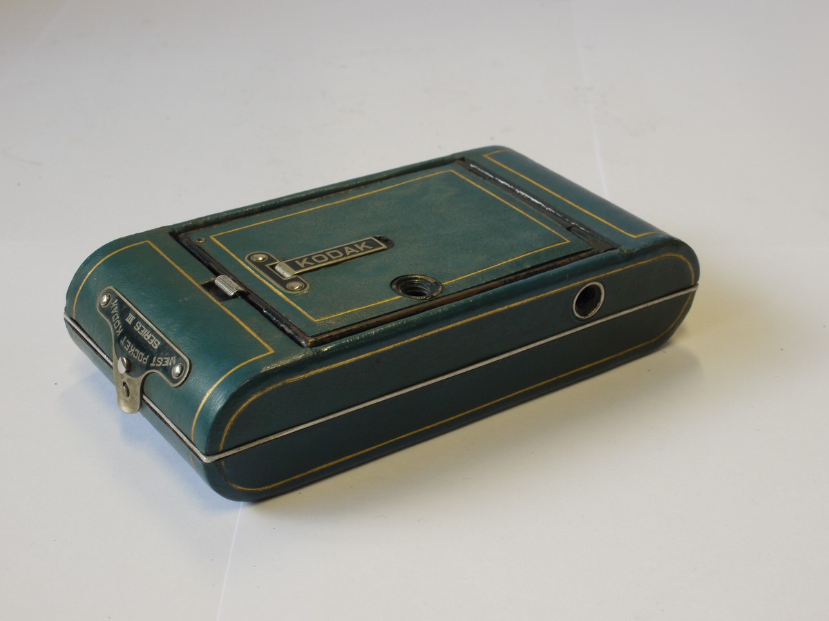 mwclassiccameras-20231027-76 Kodak Vest Pocket Series III BLUE Vanity folding camera with black bellows & Blue presentation case