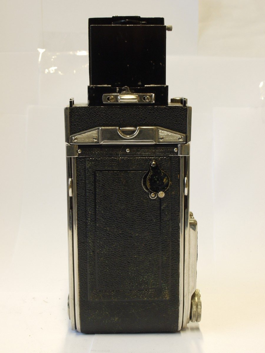 mwclassiccameras-20231103-264 Zeca-Flex 6x6 on 120 folding Twin lens Reflex camera (No.W1111) with Schneider 7.5cm f3.5 Xebar lens in Ciompur shutter