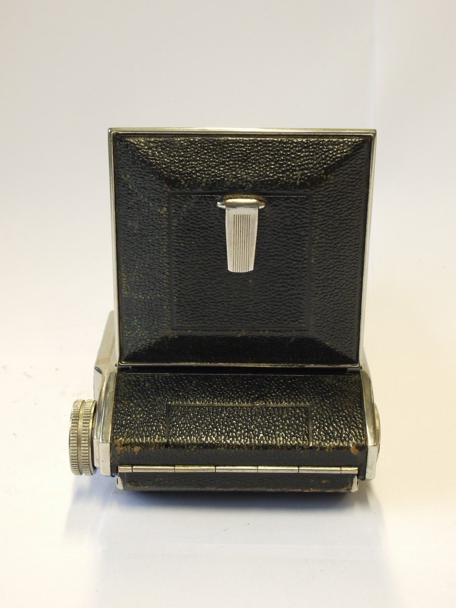 mwclassiccameras-20231103-267 Zeca-Flex 6x6 on 120 folding Twin lens Reflex camera (No.W1111) with Schneider 7.5cm f3.5 Xebar lens in Ciompur shutter
