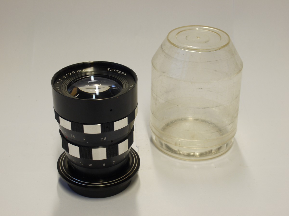 mwclassiccameras-20231103-468 Enna Munchen 95mm f2.8 Ennalyt coated manual focus Praktina mount lens + makers keeper case