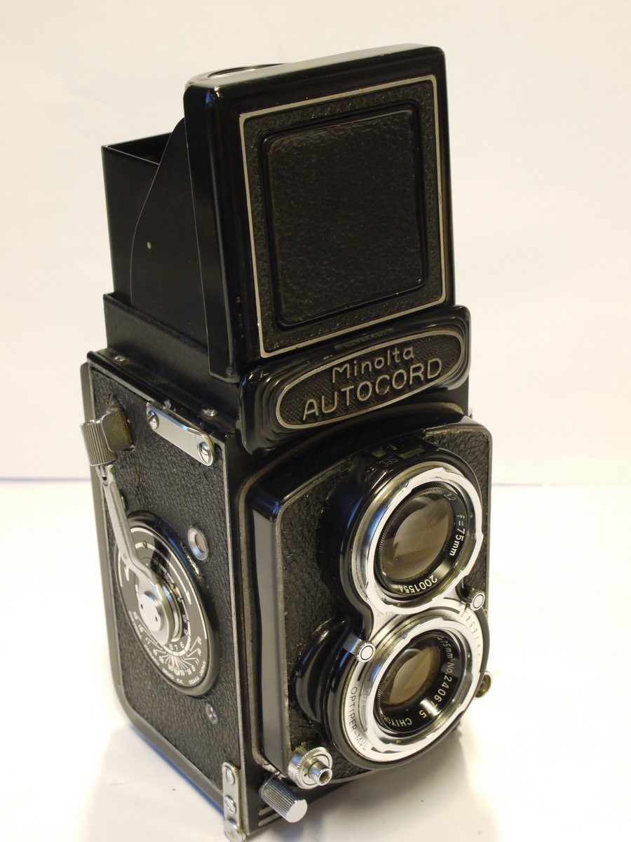 mwclassiccameras-20231110-302 Minolta Autocord 6x6 TLR with 75mm f3.5 Rokkor lens in Optiper-MVL shutter