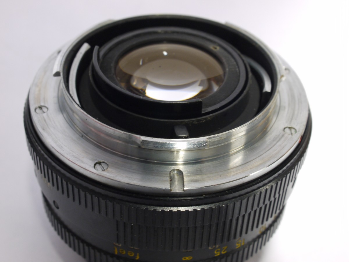 mwclassiccameras-20231110-355 Leitz Wetzlar 50mm f2 Summicron-R 2-cam (No.2230508) + Leitz keeper case