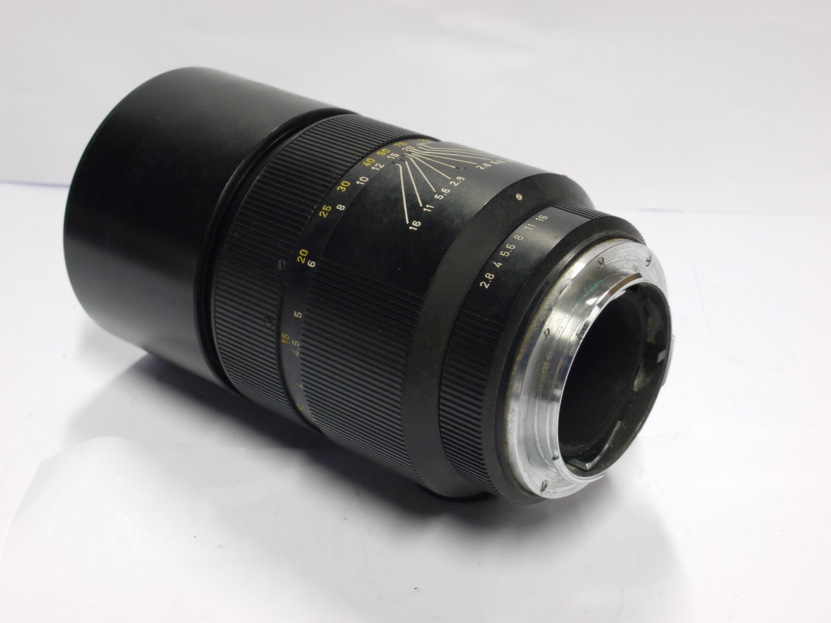 mwclassiccameras-20231110-363 Leitz Wetzlar 180mm f2.8 Elmarit-R 2-cam (No.2249679) with built-in lens hood + Leitz caps